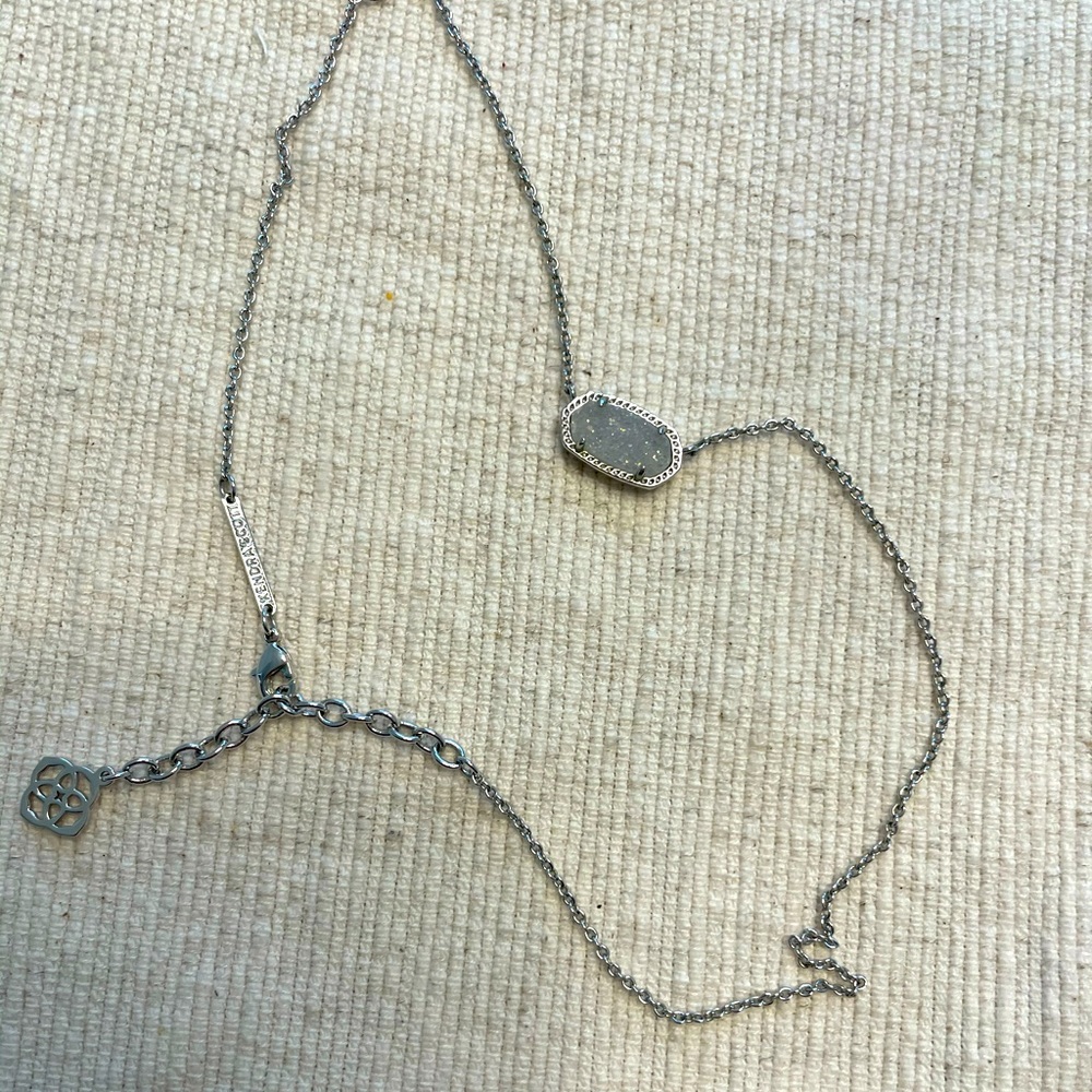 ❤️Sold on Facebook market❤️Kendra Scott necklace - Picture 2 of 3